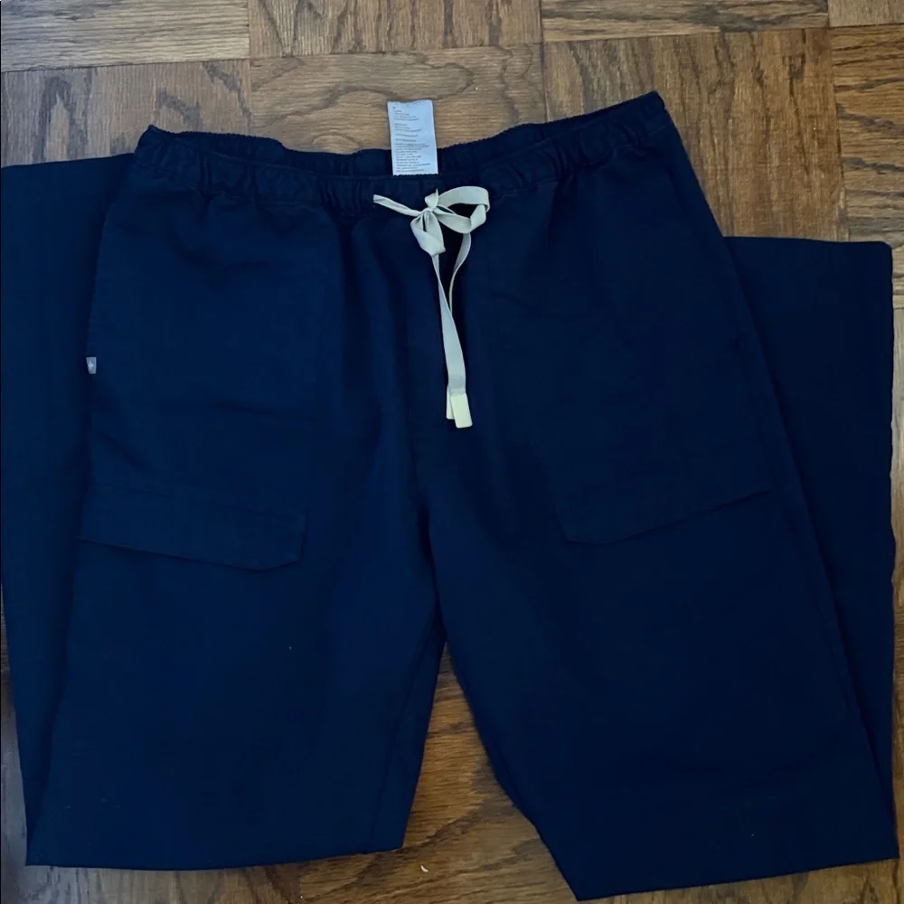 Figs navy scrub  Pants size: XL